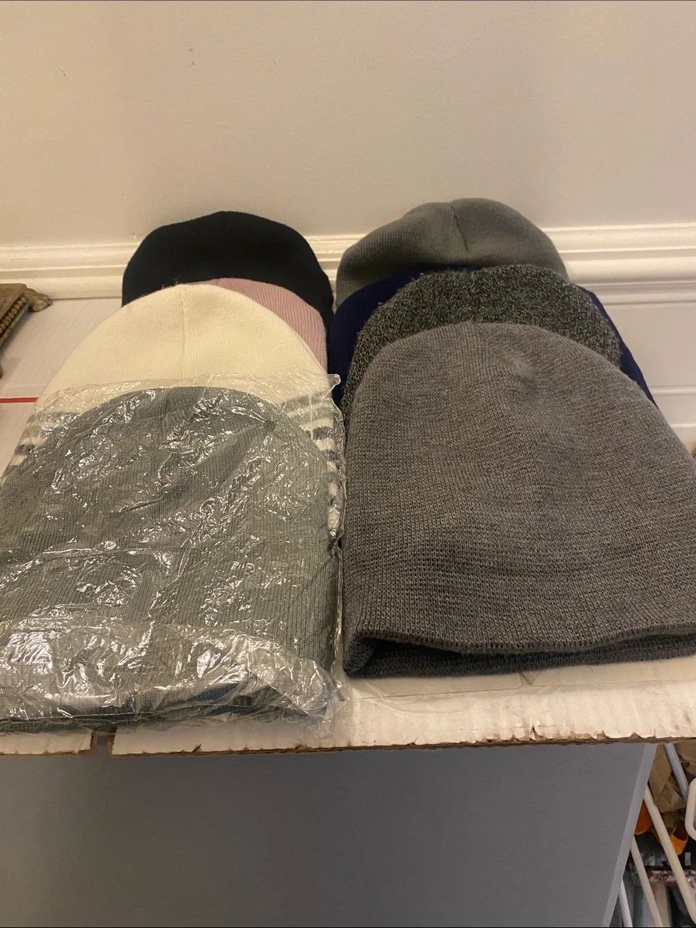 Bundle of 8 one size caps unisex good condition